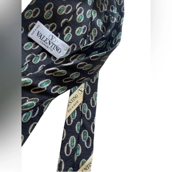 VALENTINO 100% Silk Vintage Formal Men’s Tie - Picture 8 of 8